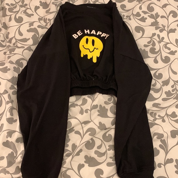 3 sweaters one in purple the second in pink and on in black - Picture 7 of 7